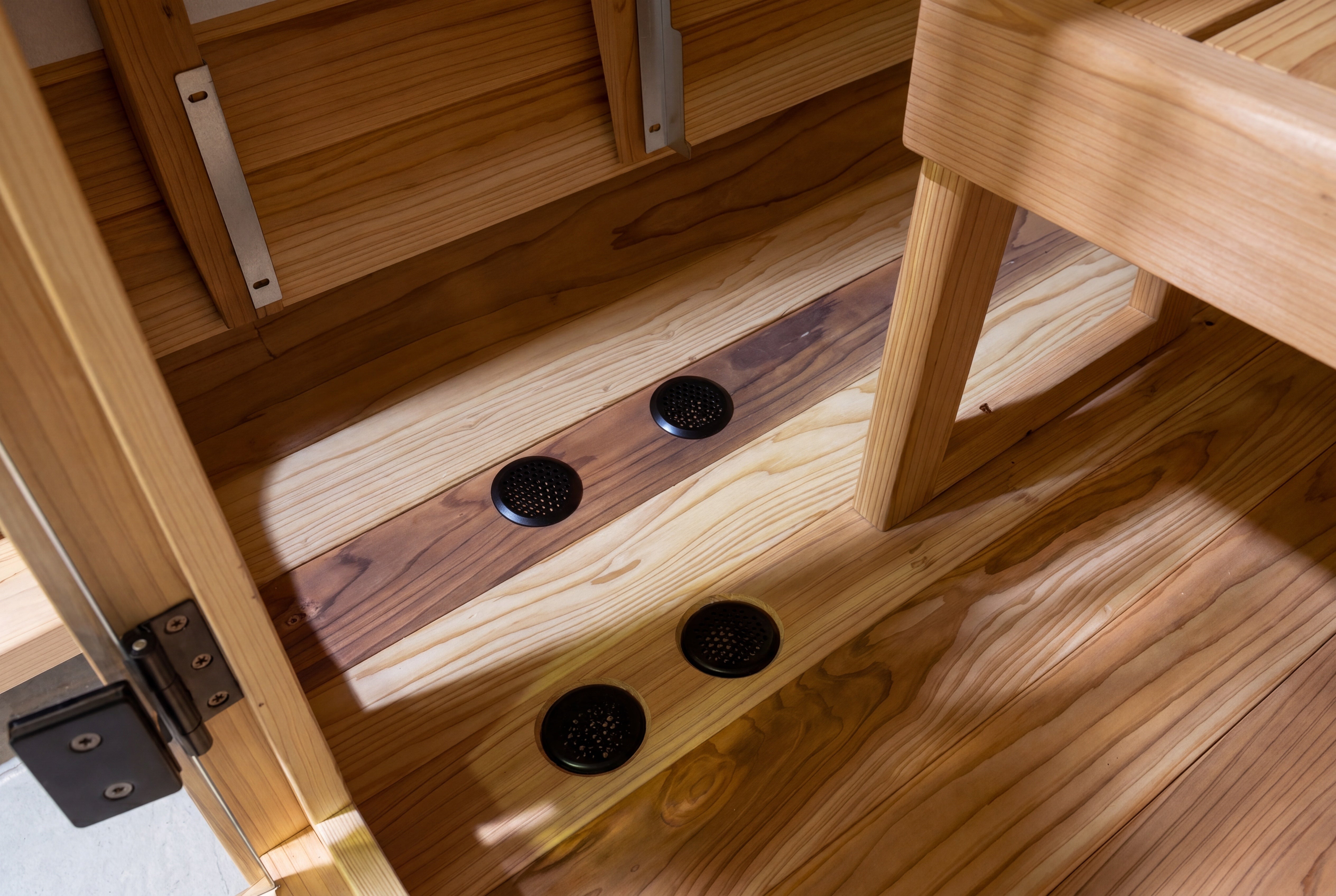 Cedar Cube 2 outdoor sauna floor and ventilation detail for compact cedar sauna