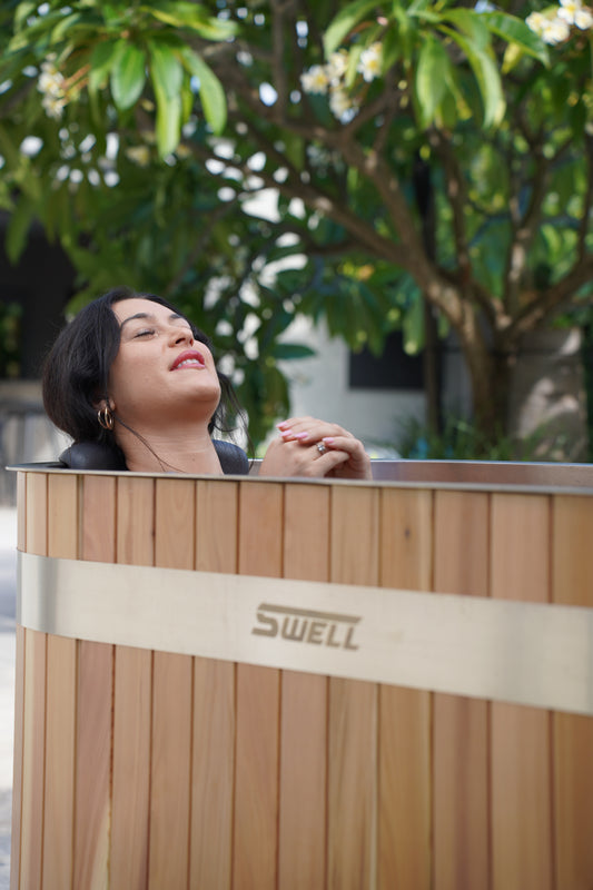 SWELL ARCTIC U – HOT & COLD PLUNGE TUB WITH CHILLER – PREMIUM CEDAR ICE BATH FOR ONE